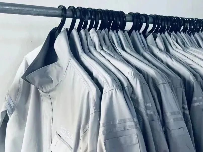 让员工超爱的「工作服」什么样？15+工服给你参考插图12