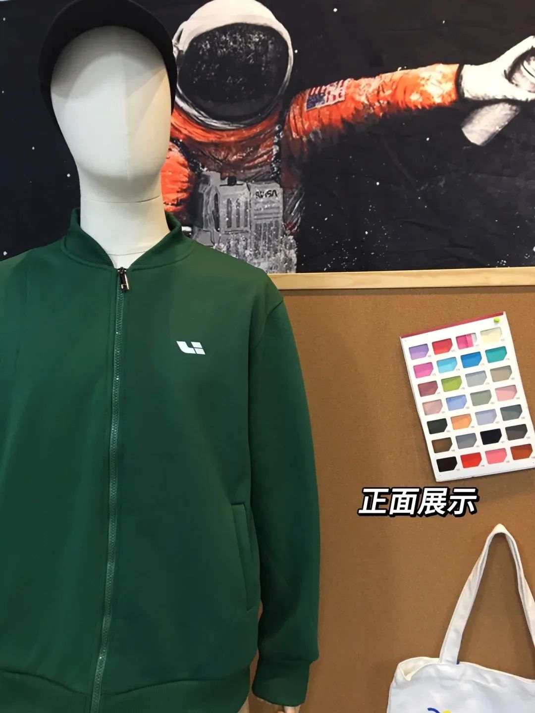 让员工超爱的「工作服」什么样？15+工服给你参考插图48